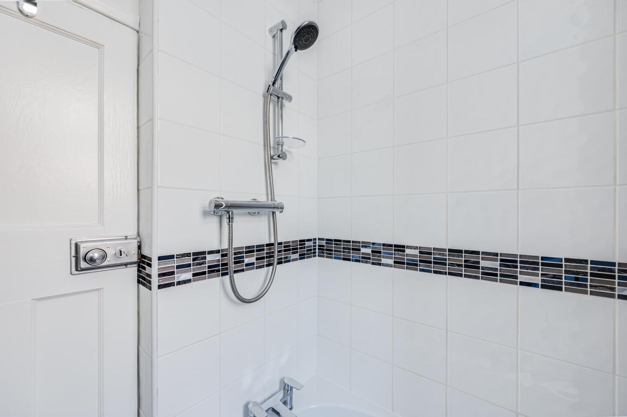 Charming Detached - Close To Town Centre - Driveway Parking, Self-check-in, Fast Wifi And Garden By Yoko * Northampton