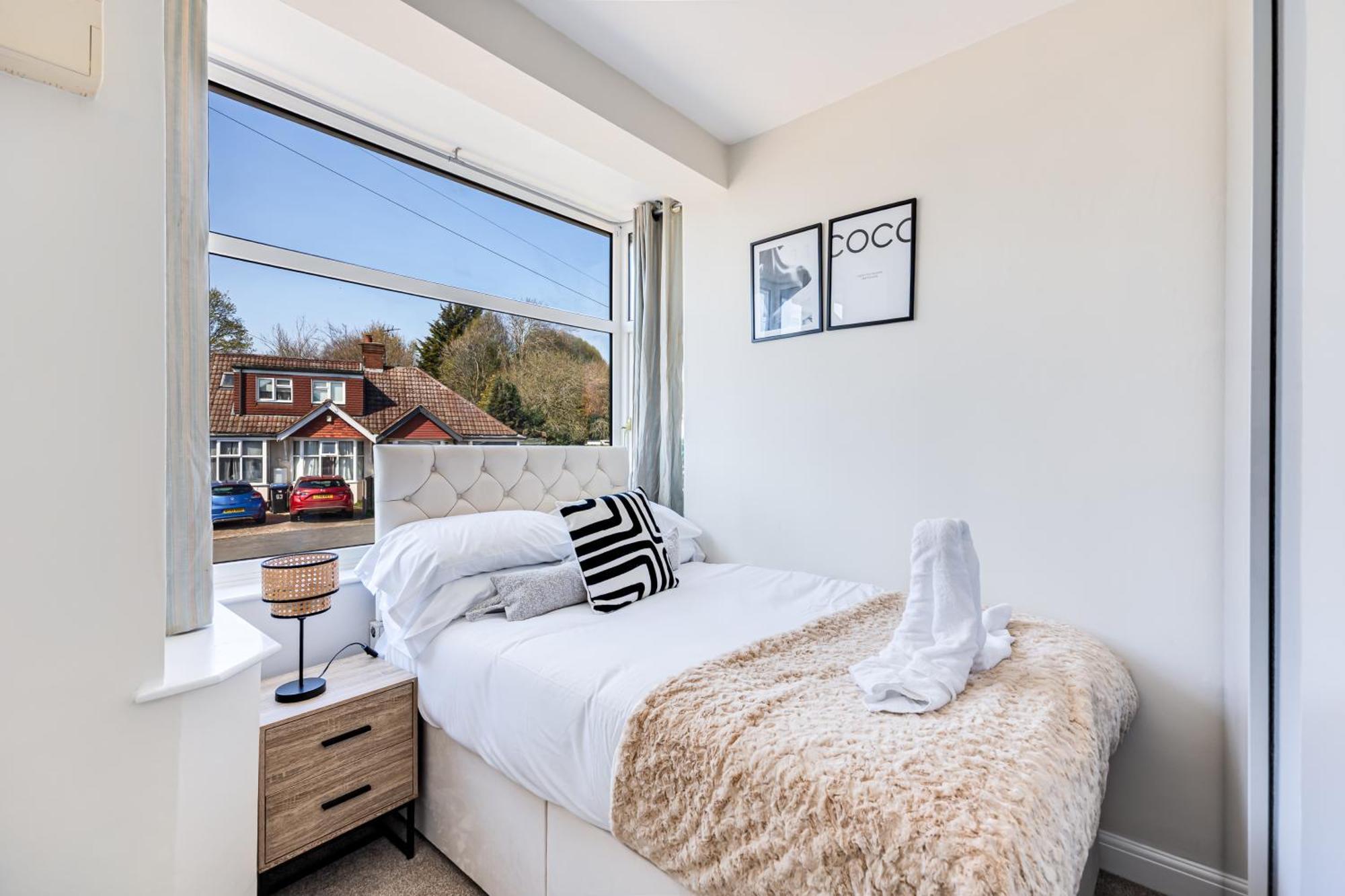 Charming Detached - Close To Town Centre - Driveway Parking, Self-check-in, Fast Wifi And Garden By Yoko